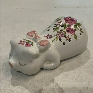 Vintage 1978 Avon Ceramic floral potpourri Pig sachet figurine. GUC!